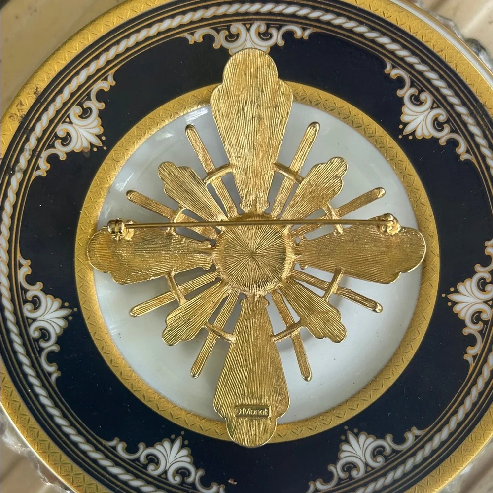Vintage Black & Gold Maltese Cross Brooch